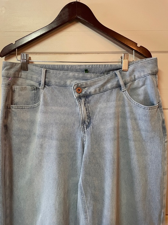 Halara Flex Asymmetric Low Rise Wide Leg Jeans Light Wash Blue Size Large. - Picture 5 of 12
